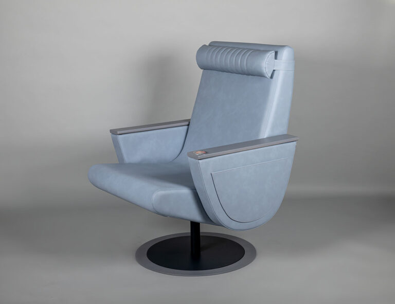 Azimuth is a rotating armchair that has a built-in compass in its armrest. It is inspired by nautical design and offers exceptional comfort, as it was created for maximum enjoyment.