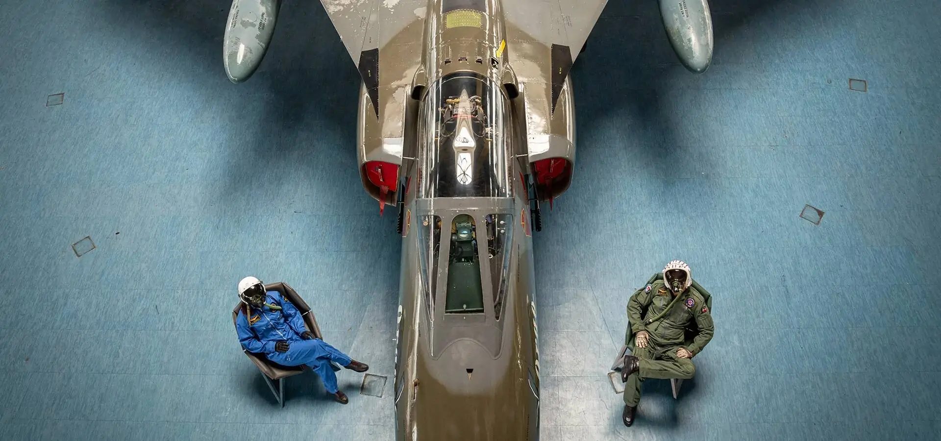 NEO modern armchair - Wood Line Design Studio